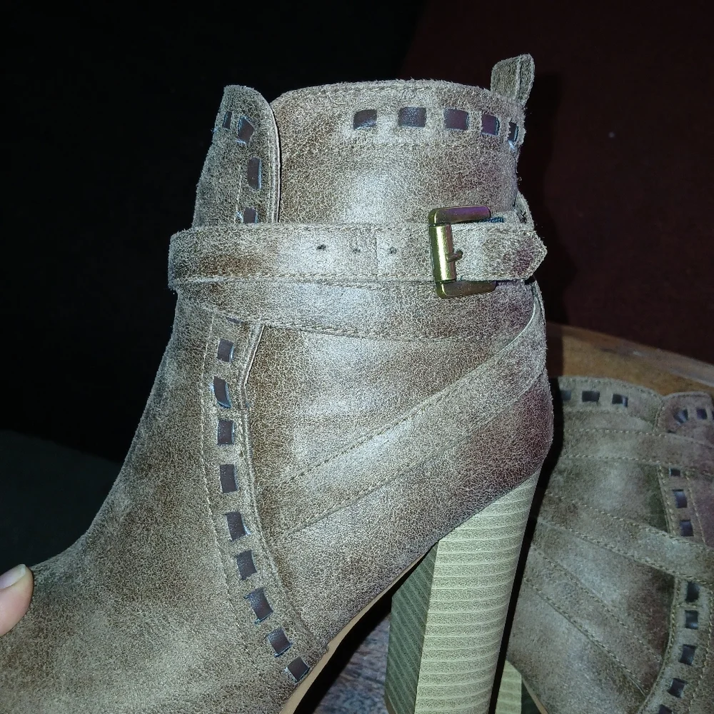 VENUS Booties - Picture 5 of 6
